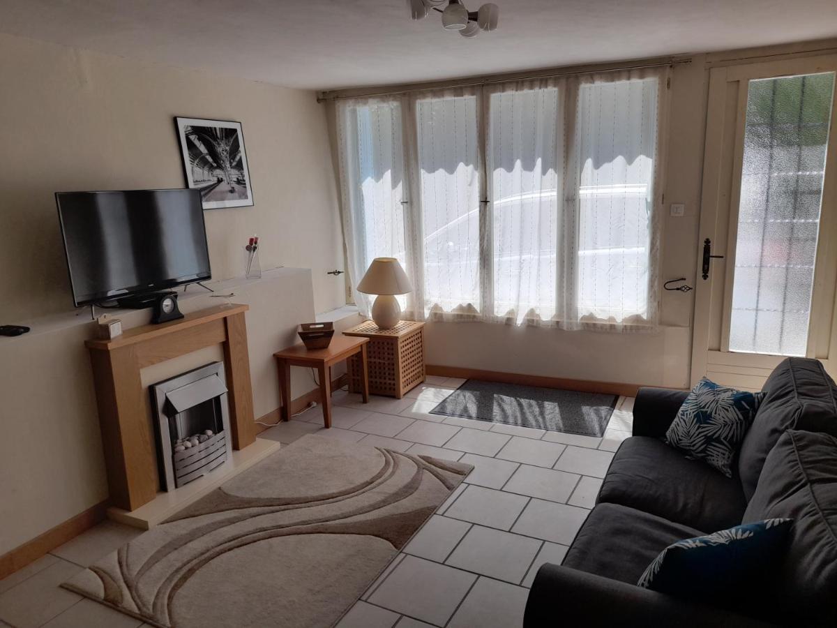 Maison En Ville Avec Terrasse Ensoleillee Et Wi-Fi Magnac-Laval Eksteriør billede