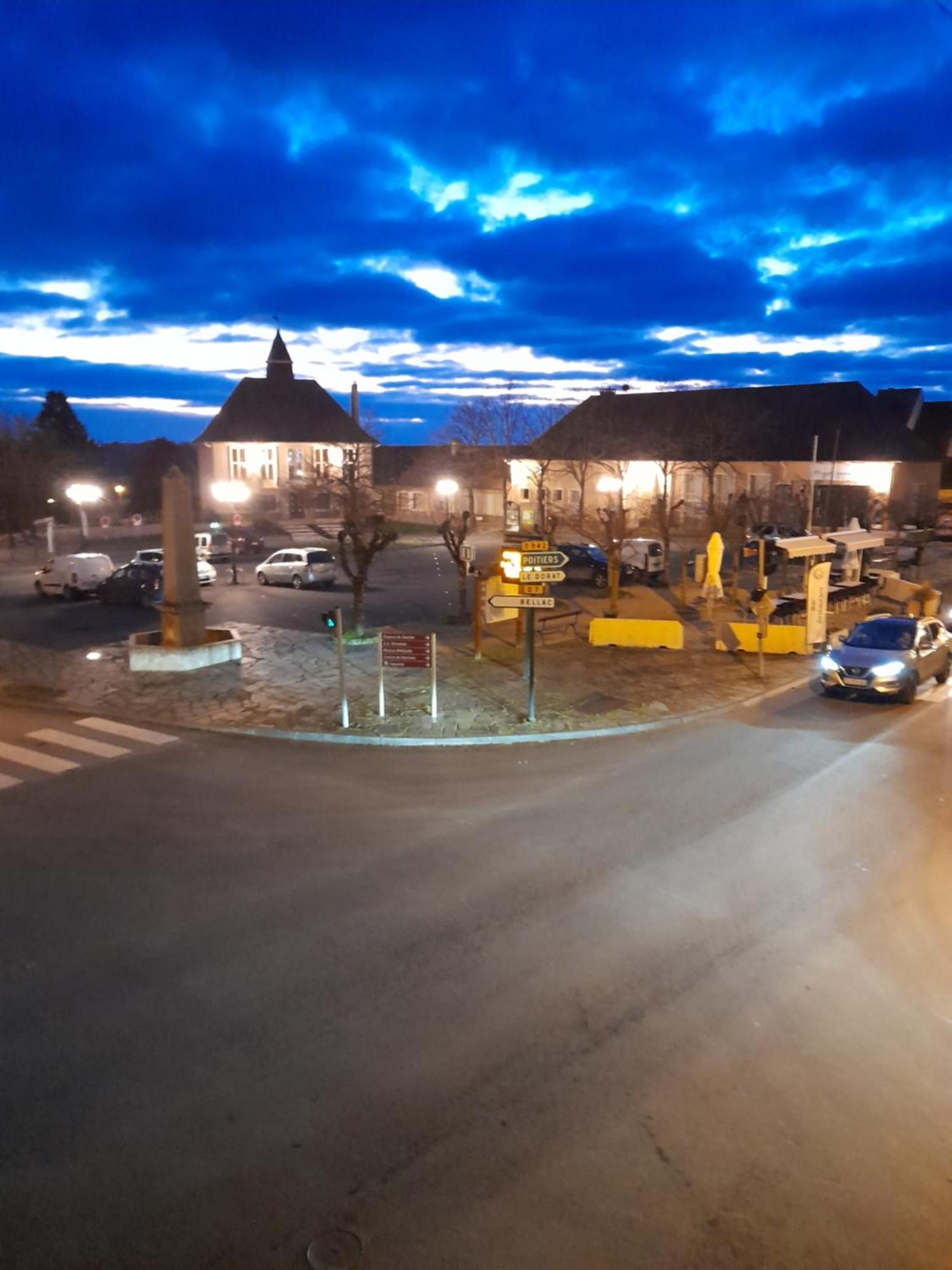 Maison En Ville Avec Terrasse Ensoleillee Et Wi-Fi Magnac-Laval Eksteriør billede